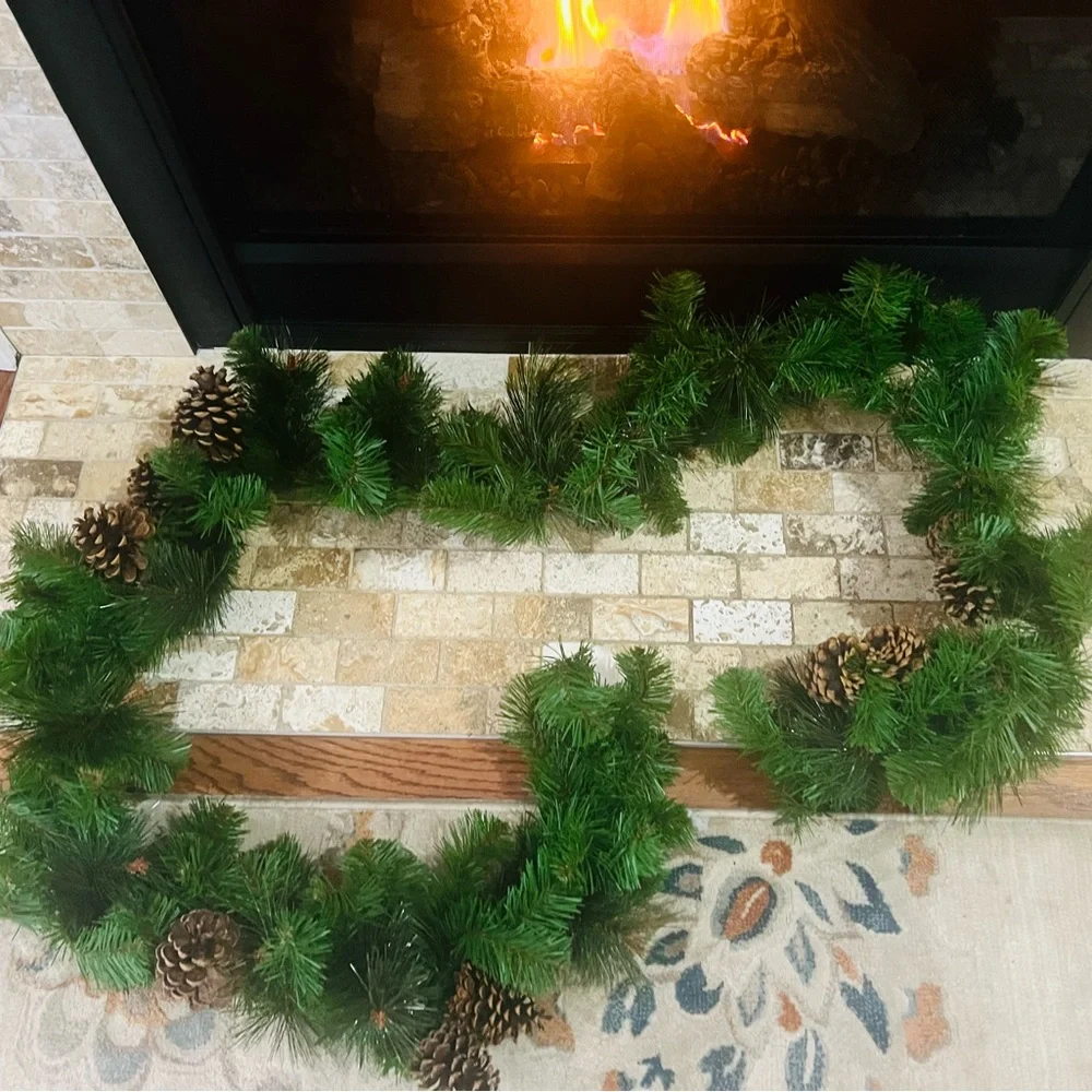 8 foot pine garland EUC (unused)